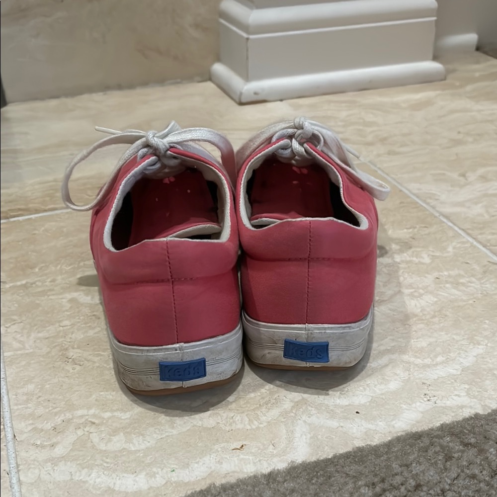 Keds Pink Sneakers with Classic Canvas Design - Picture 2 of 4